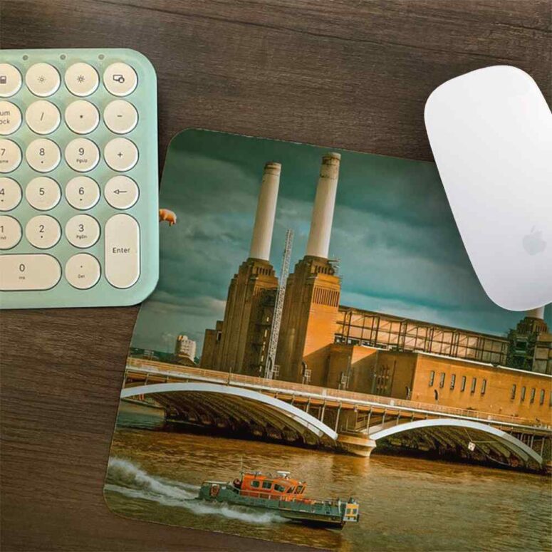 Flying Pig at Battersea Power Station - Pink Floyd Mouse Desk Pad Flying Pig at Battersea Power Station - Pink Floyd Mouse Desk Pad