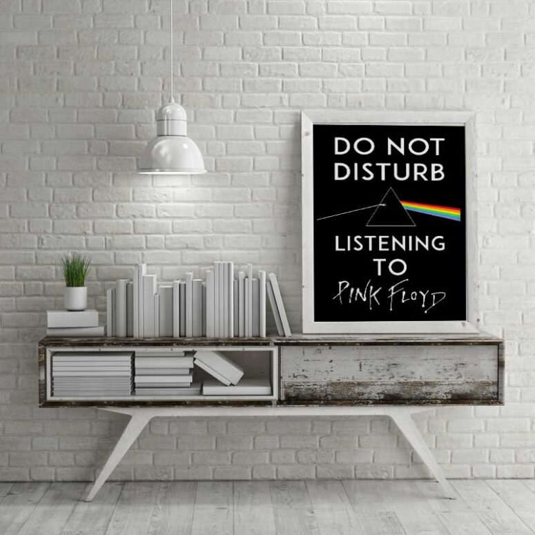 Do Not Disturb listening to Pink Floyd Canvas