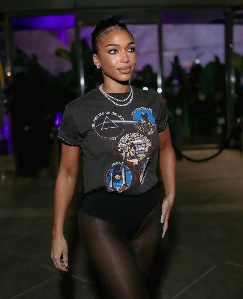 1987 Pink Floyd Momentary Lapse Of Reason Learning to Fly Tee As Worn by Lori Harvey Shirt 1987 Pink Floyd Momentary Lapse Of Reason Learning to Fly Tee As Worn by Lori Harvey Shirt