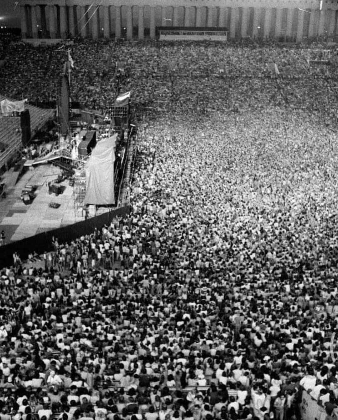 Pink Floyd During In The Flesh(animals) Tour 1977. - OtherBrick
