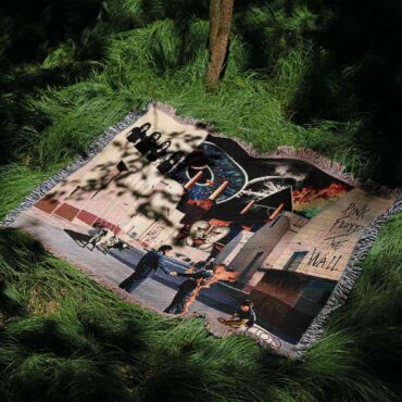 WYWH Pulse Animals DSOTM Pink Floyd Album Woven Blanket