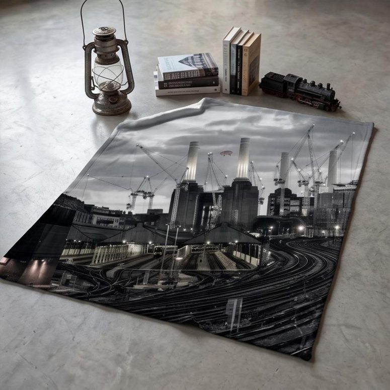 Pink Floyd Fleece Blanket - Animals 2018 Remix Pink Floyd Fleece Blanket - Animals 2018 Remix