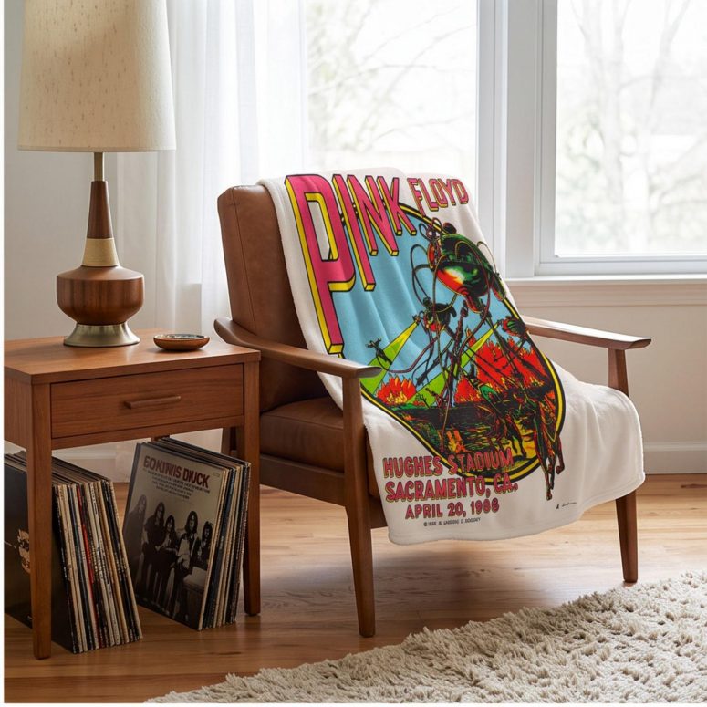 Pink Floyd Fleece Blanket - Hughes Stadium Sacramento Concert Pink Floyd Fleece Blanket - Hughes Stadium Sacramento Concert