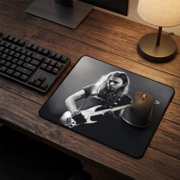 Pink Floyd Mousepad - Gilmour at Earls Court with the Black Strat 1973