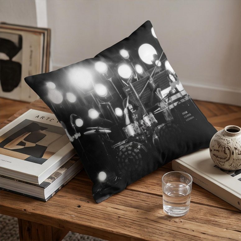 Pink Floyd Pillow Cover - Pink Floyd Live at Pompeii 1972 Pink Floyd Pillow Cover - Pink Floyd Live at Pompeii 1972