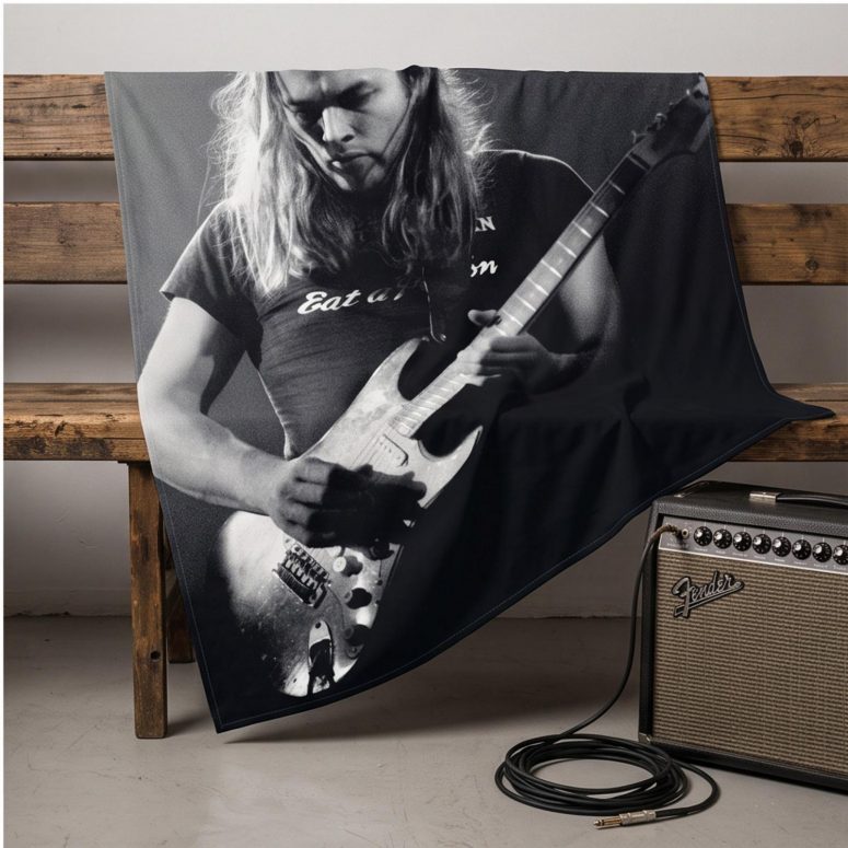 Pink Floyd Tapestry - Gilmour at Earls Court with the Black Strat 1973